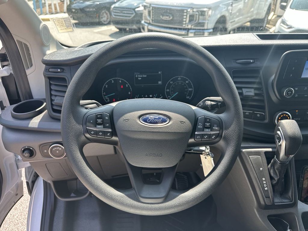 Vehicle image 19 of 27
