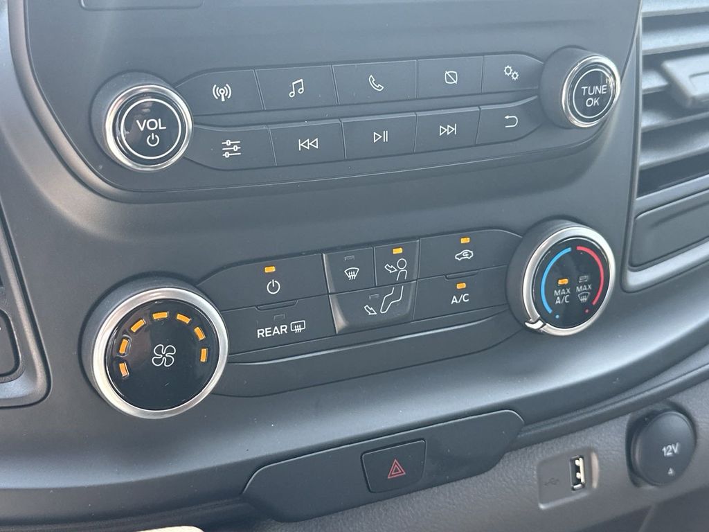 Vehicle image 25 of 27