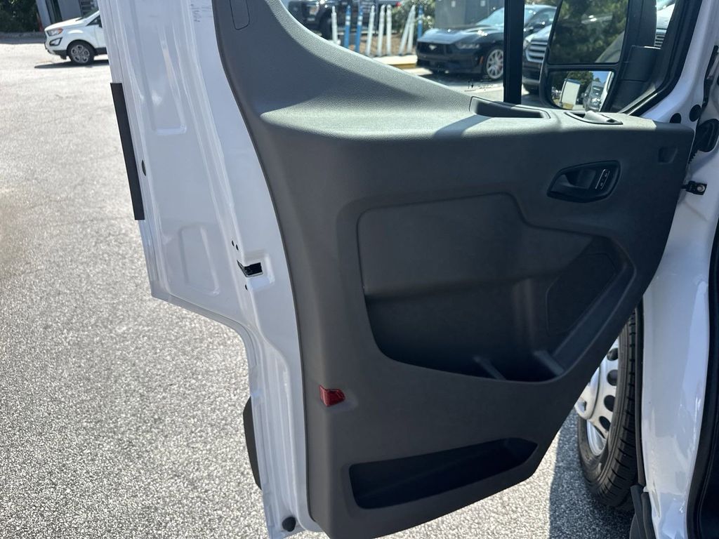 Vehicle image 9 of 27