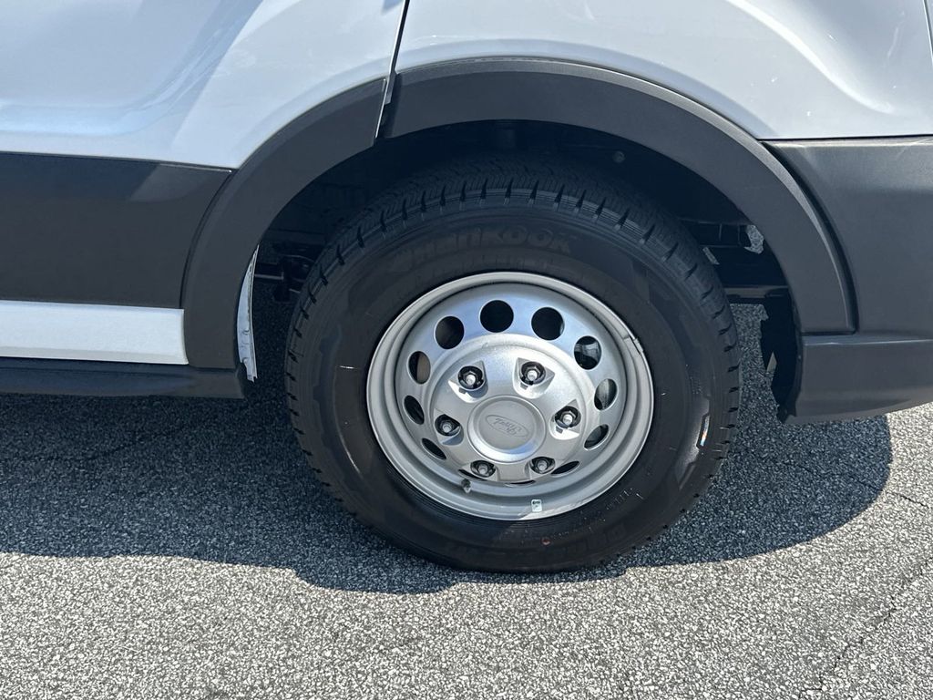 Vehicle image 11 of 27