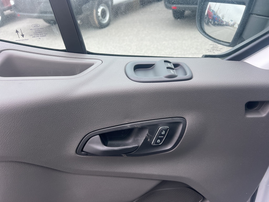 Vehicle image 16 of 20