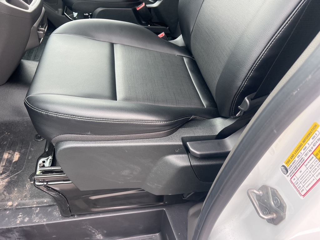 Vehicle image 17 of 20