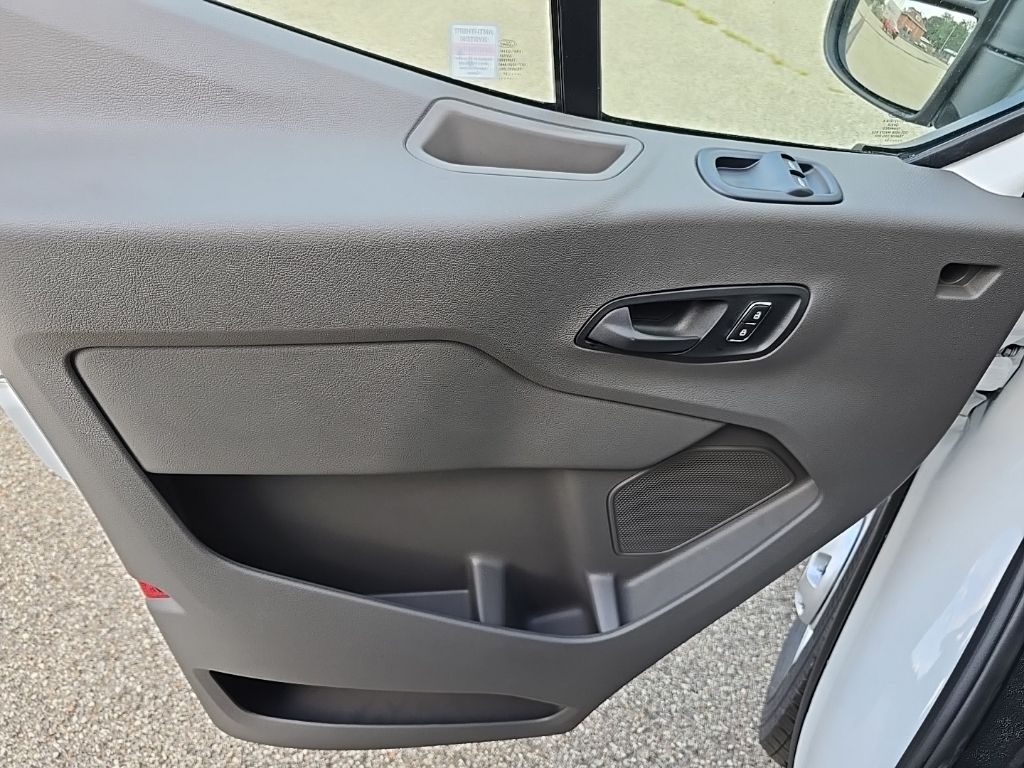 Vehicle image 19 of 23