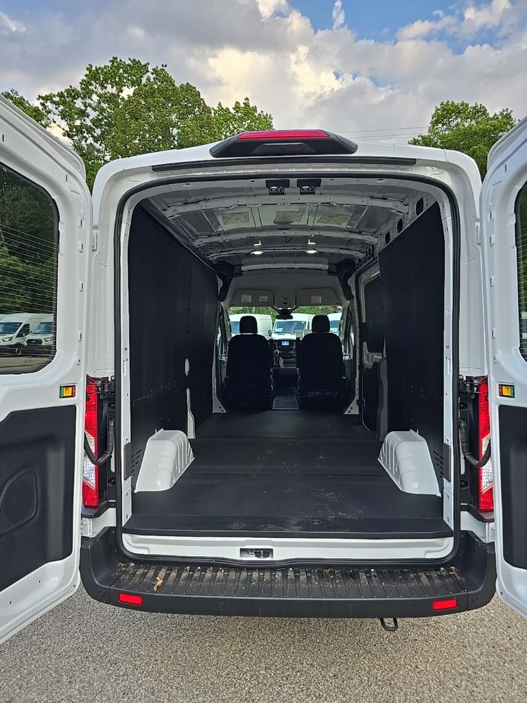Vehicle image 16 of 23