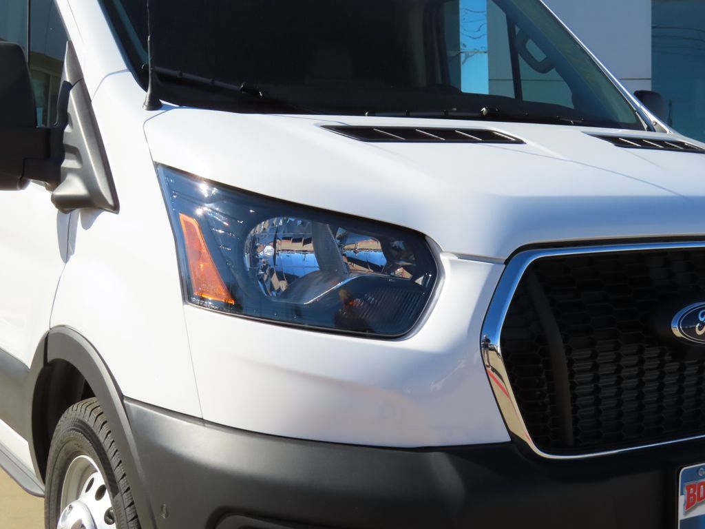 Vehicle image 31 of 61