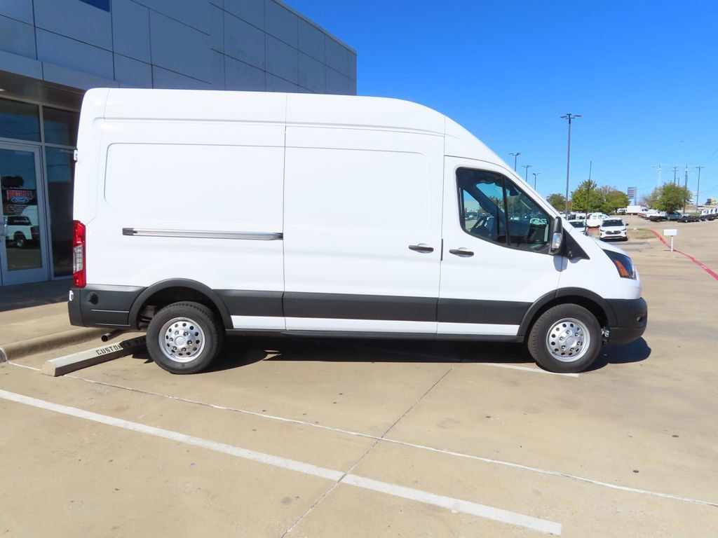 Vehicle image 4 of 61