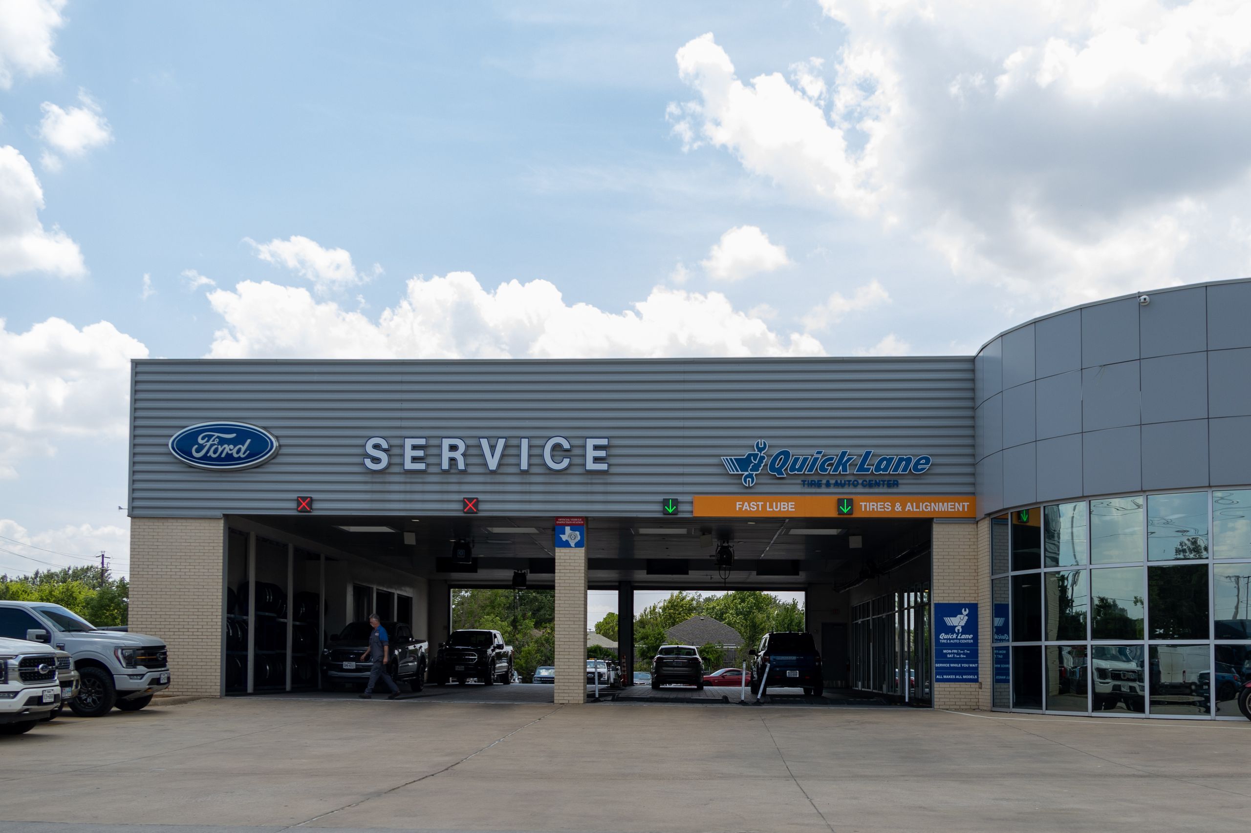 Vehicle image 17 of 61