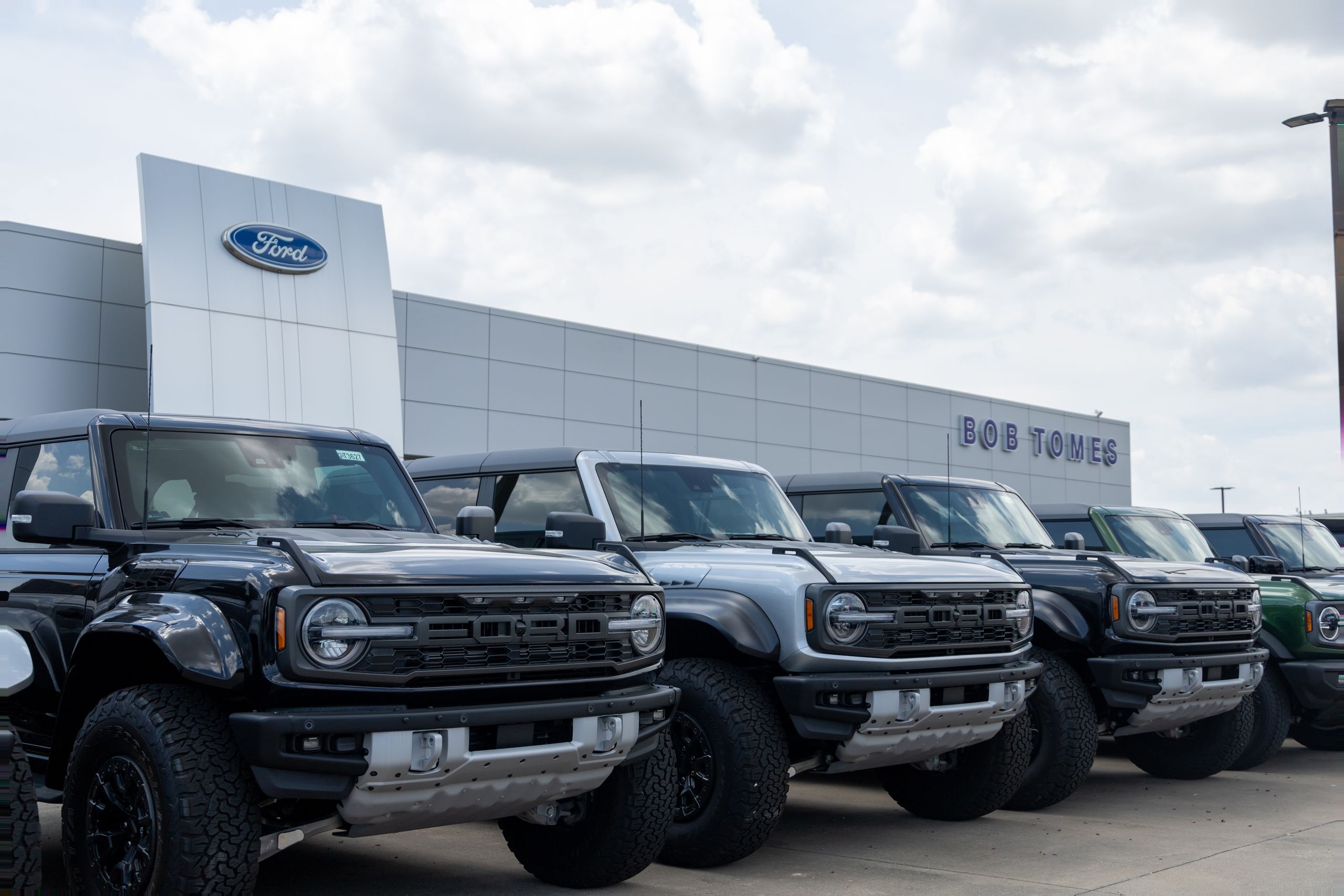 Vehicle image 9 of 61