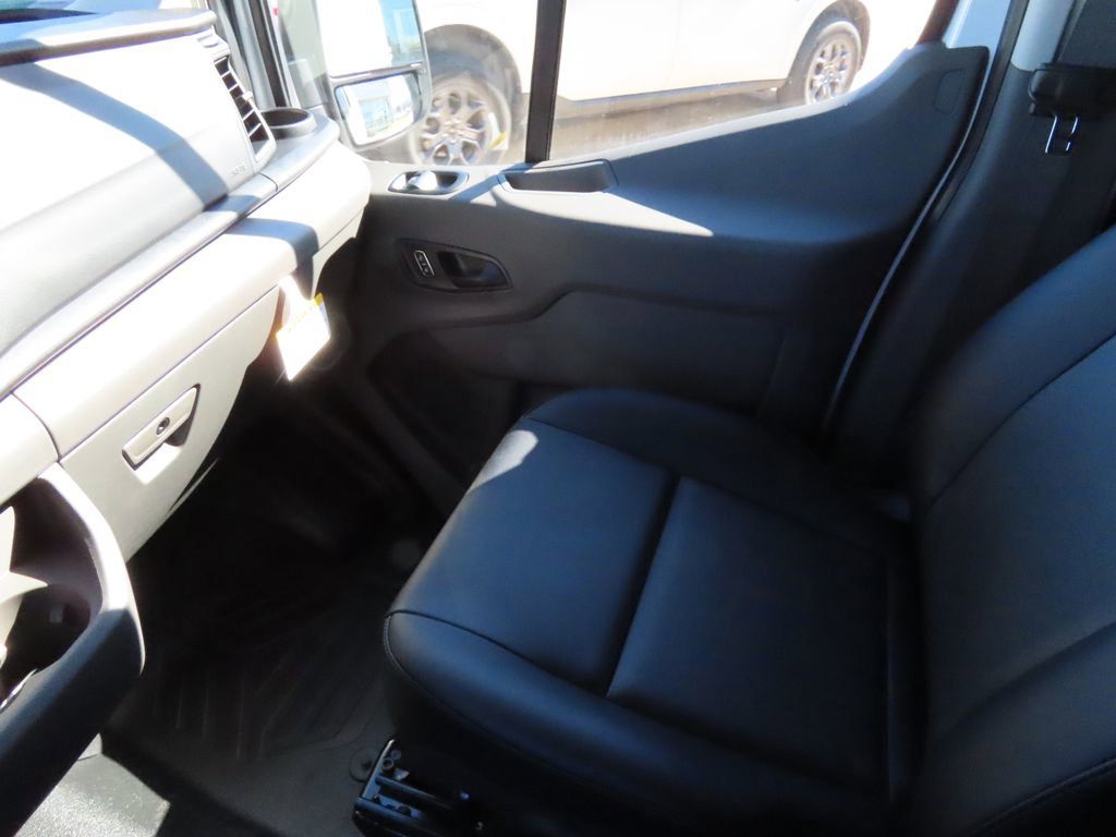 Vehicle image 43 of 61