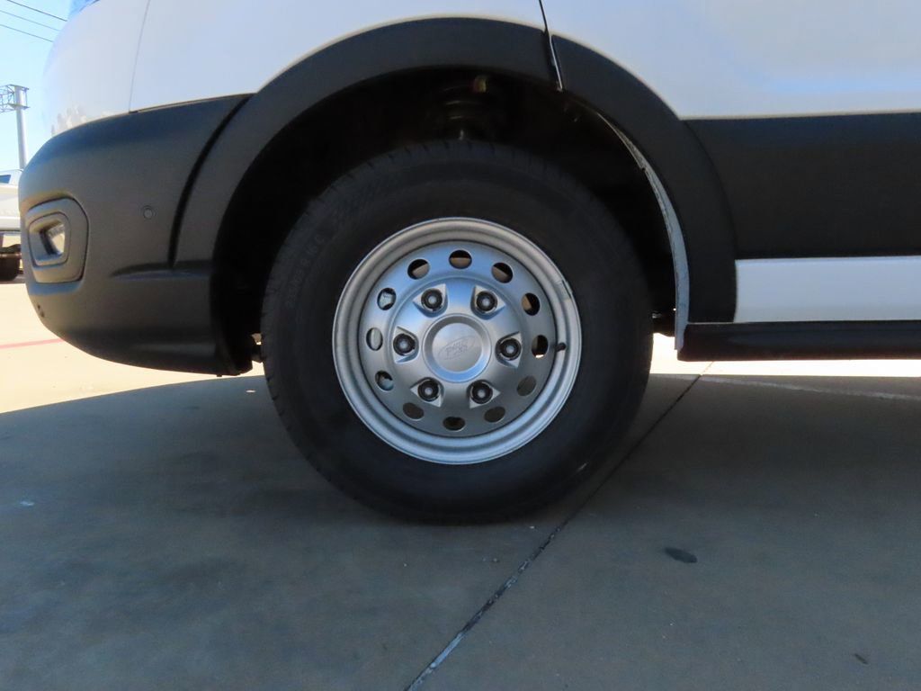 Vehicle image 29 of 61