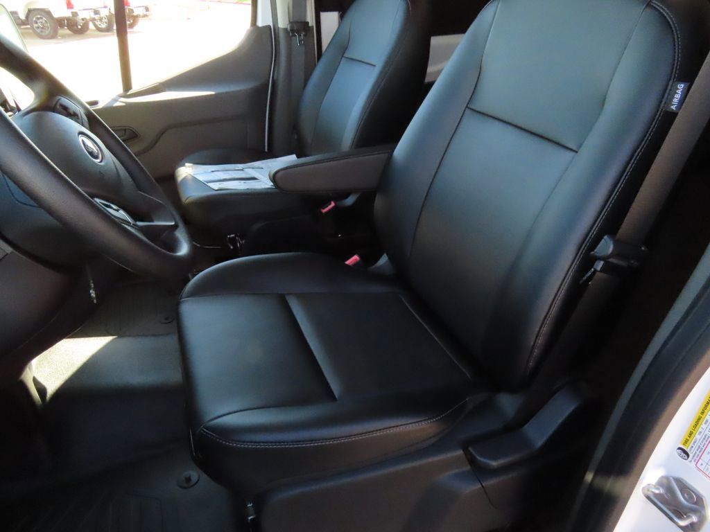 Vehicle image 34 of 61