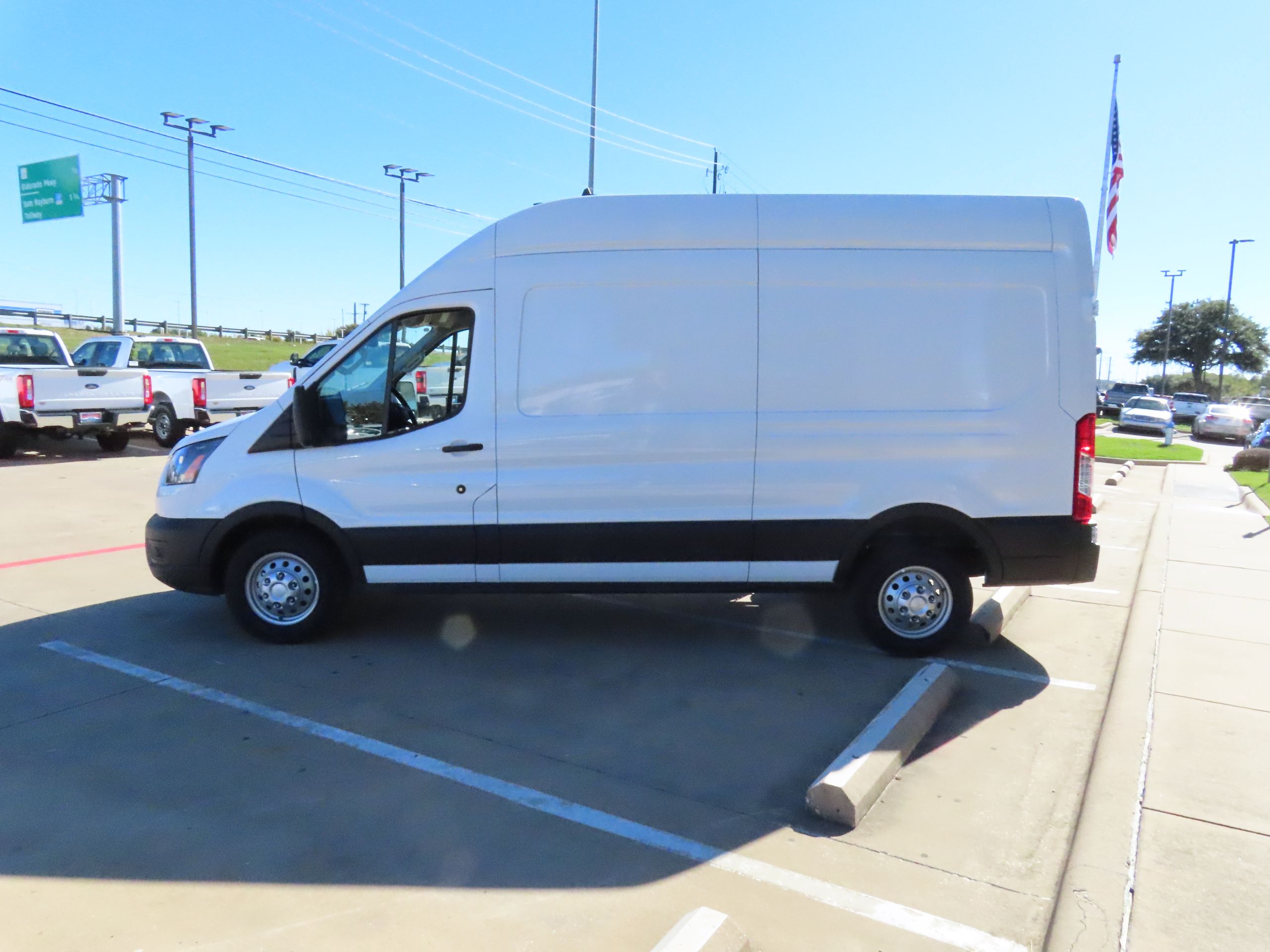 Vehicle image 7 of 43