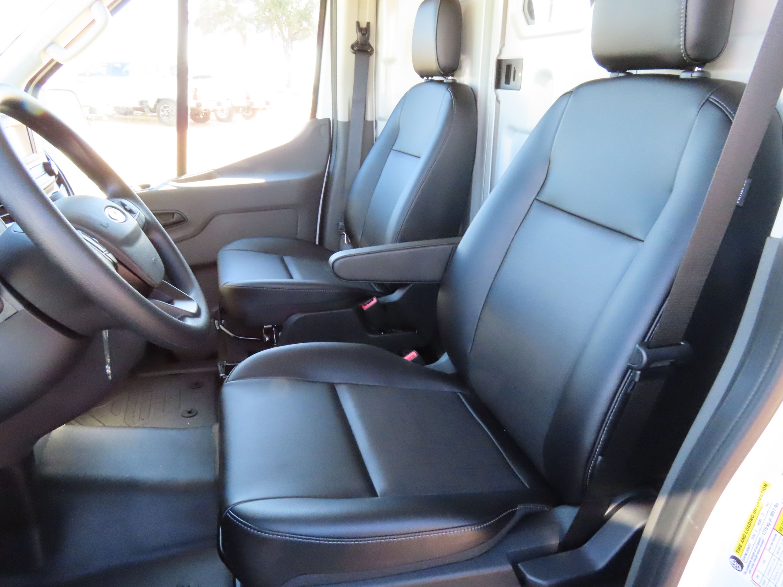 Vehicle image 11 of 43