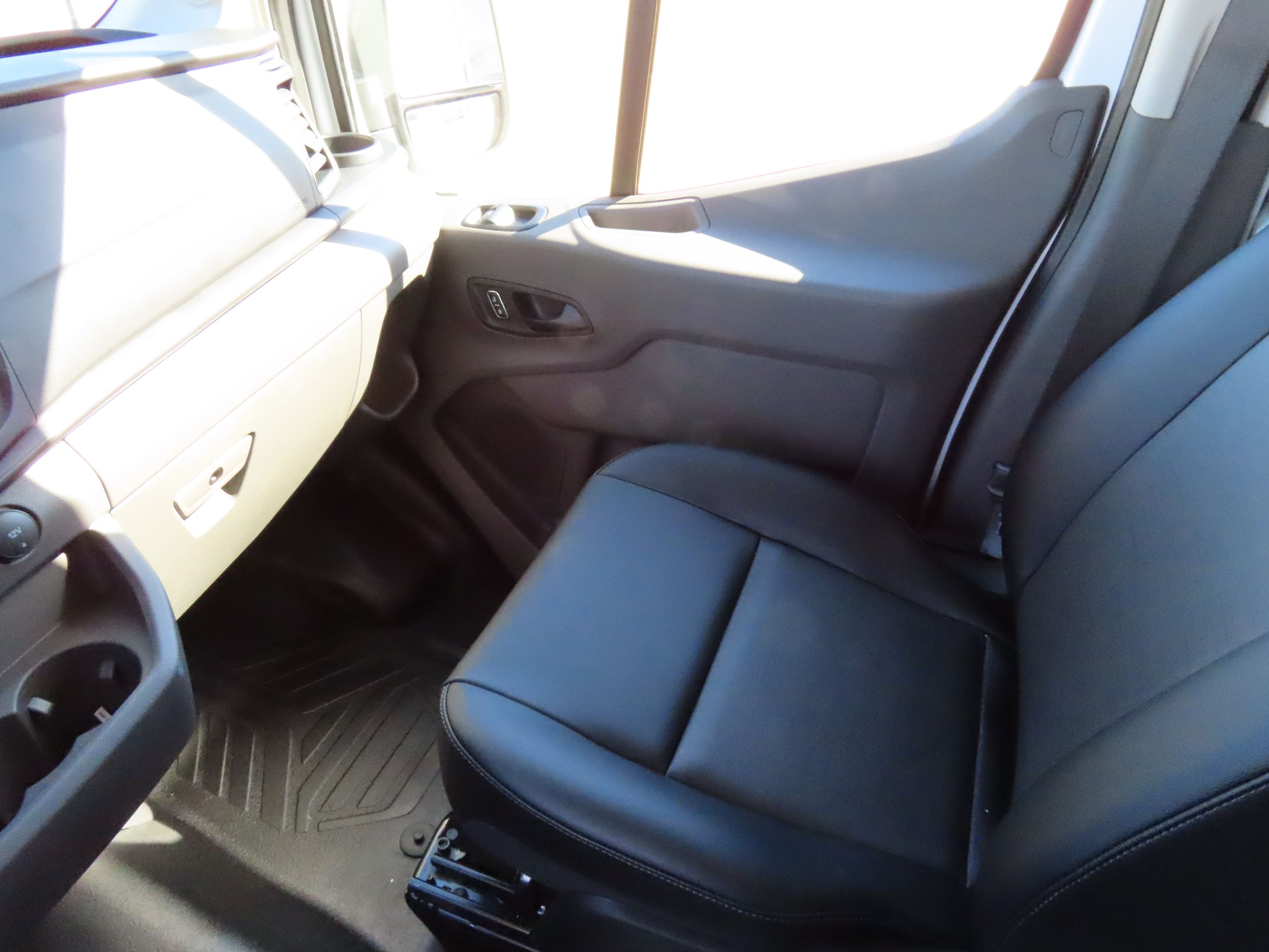 Vehicle image 12 of 43