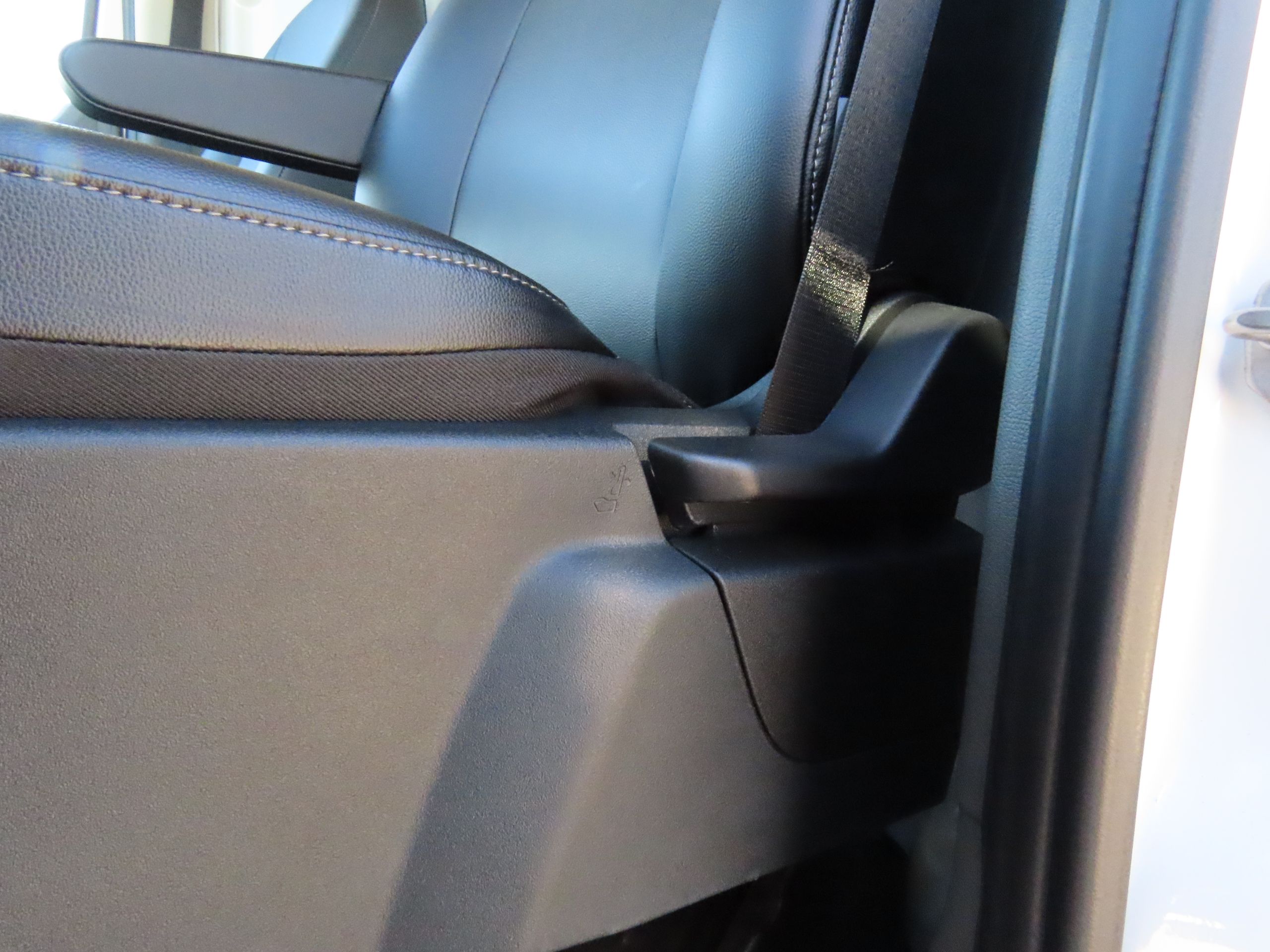 Vehicle image 13 of 43