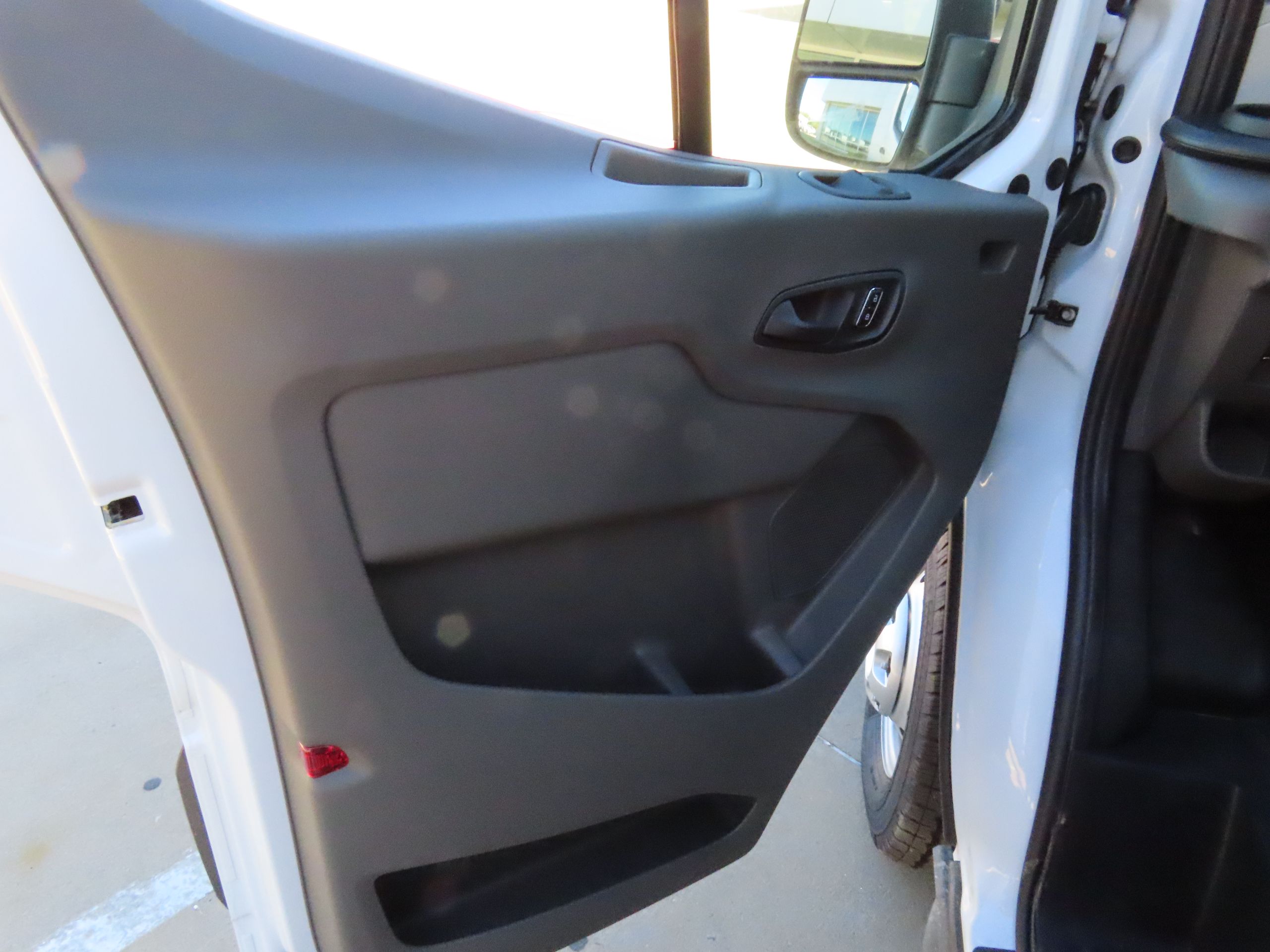 Vehicle image 18 of 43