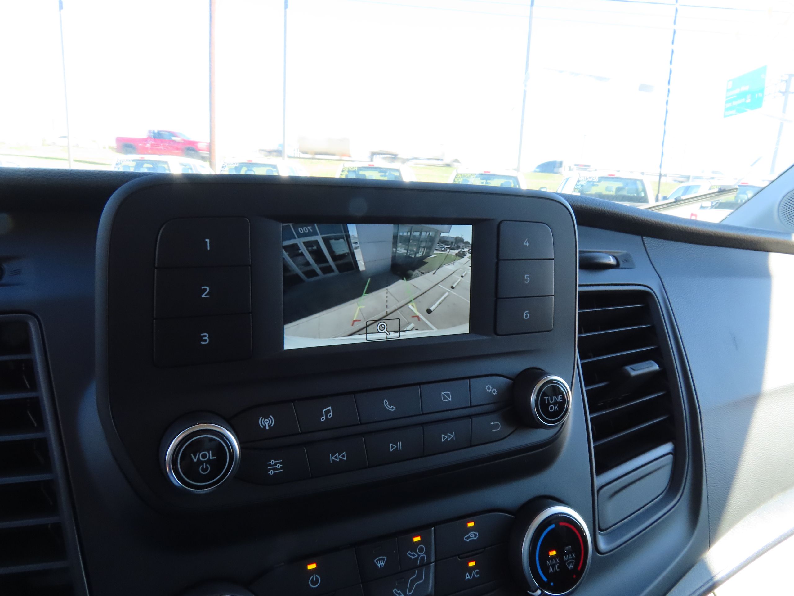 Vehicle image 17 of 43