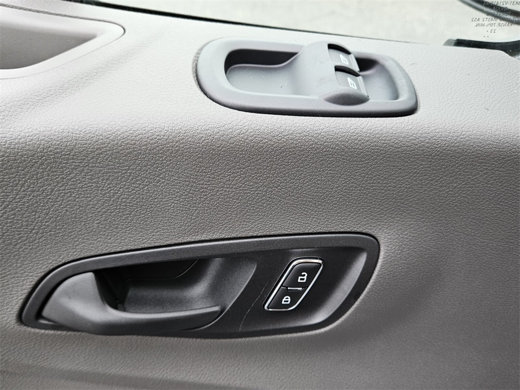 Vehicle image 27 of 29