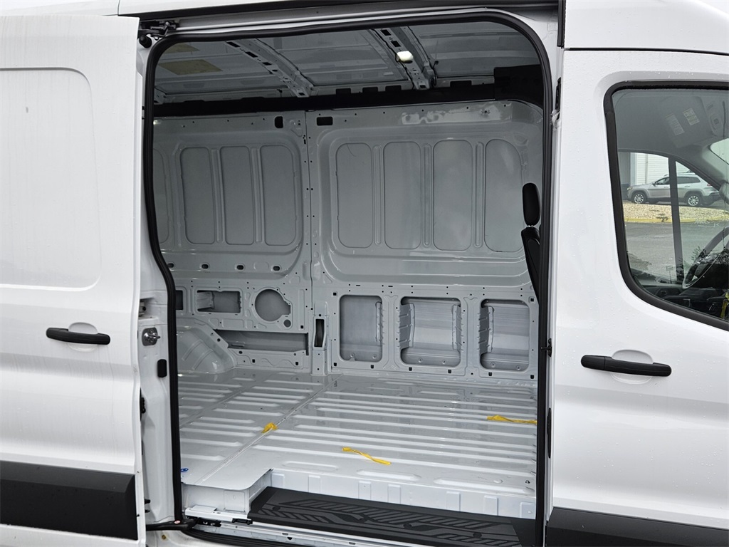 Vehicle image 10 of 29