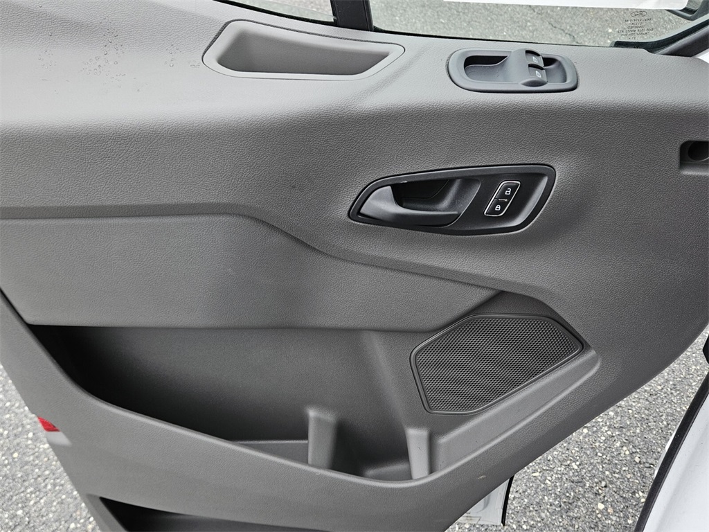 Vehicle image 18 of 29
