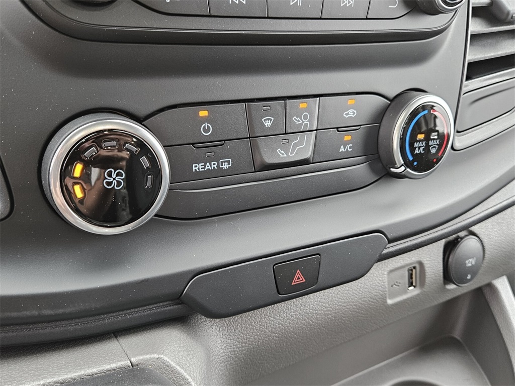 Vehicle image 17 of 29