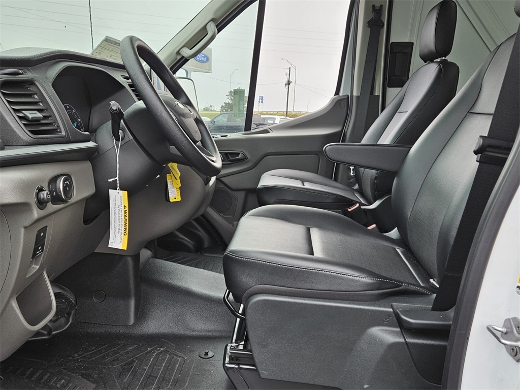 Vehicle image 12 of 30