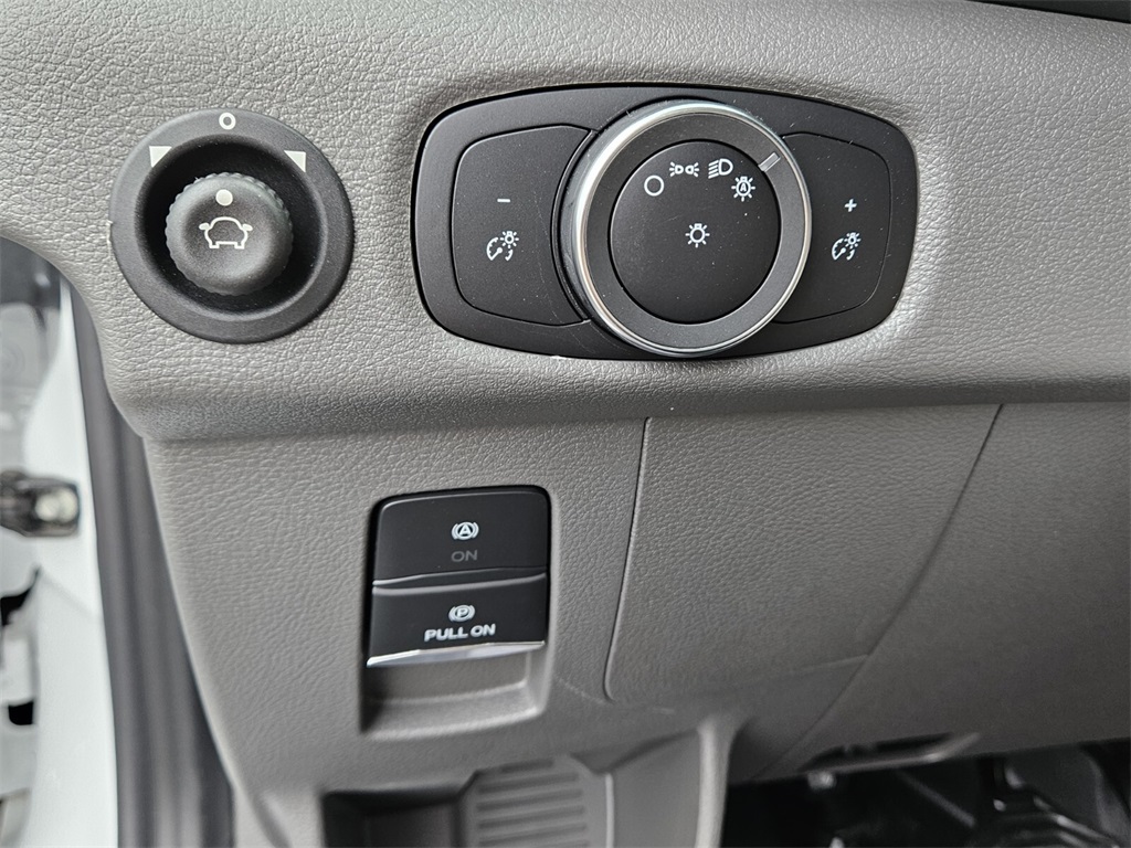 Vehicle image 28 of 30