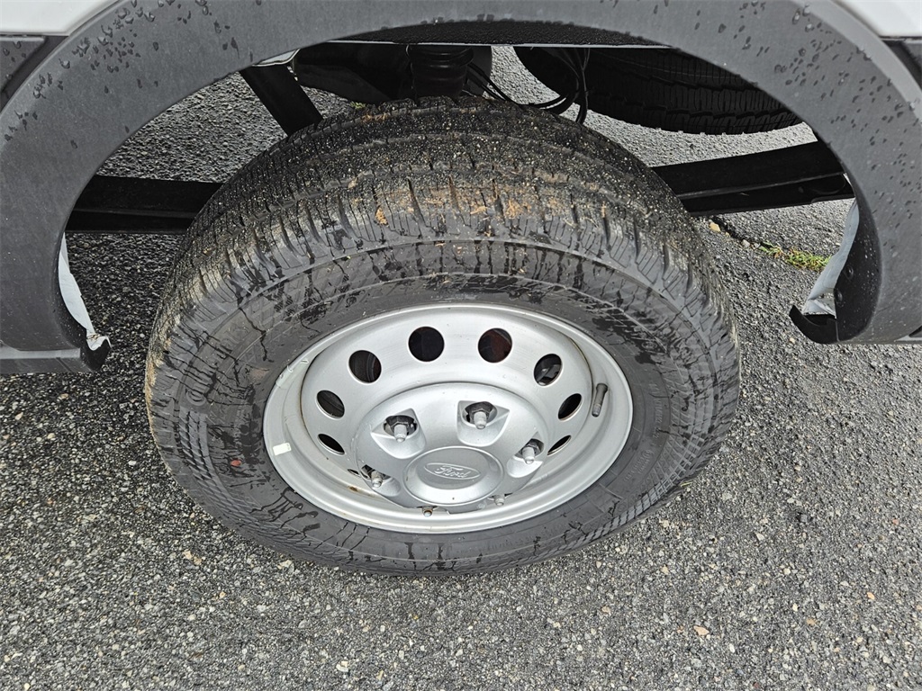 Vehicle image 8 of 30