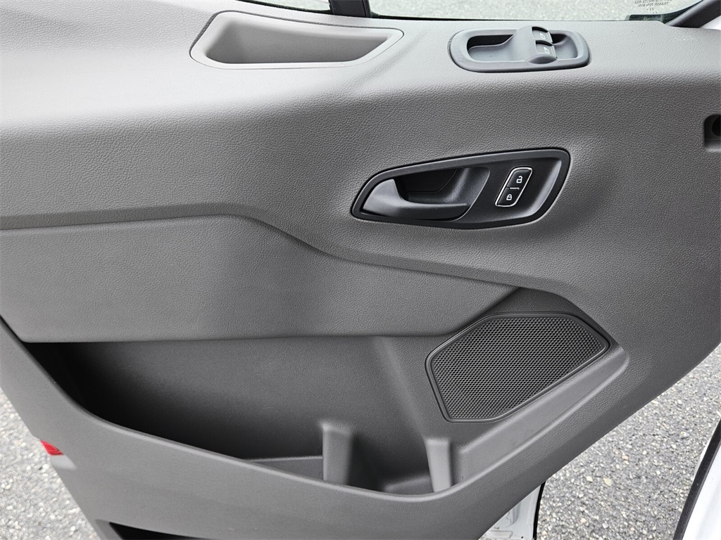 Vehicle image 18 of 29