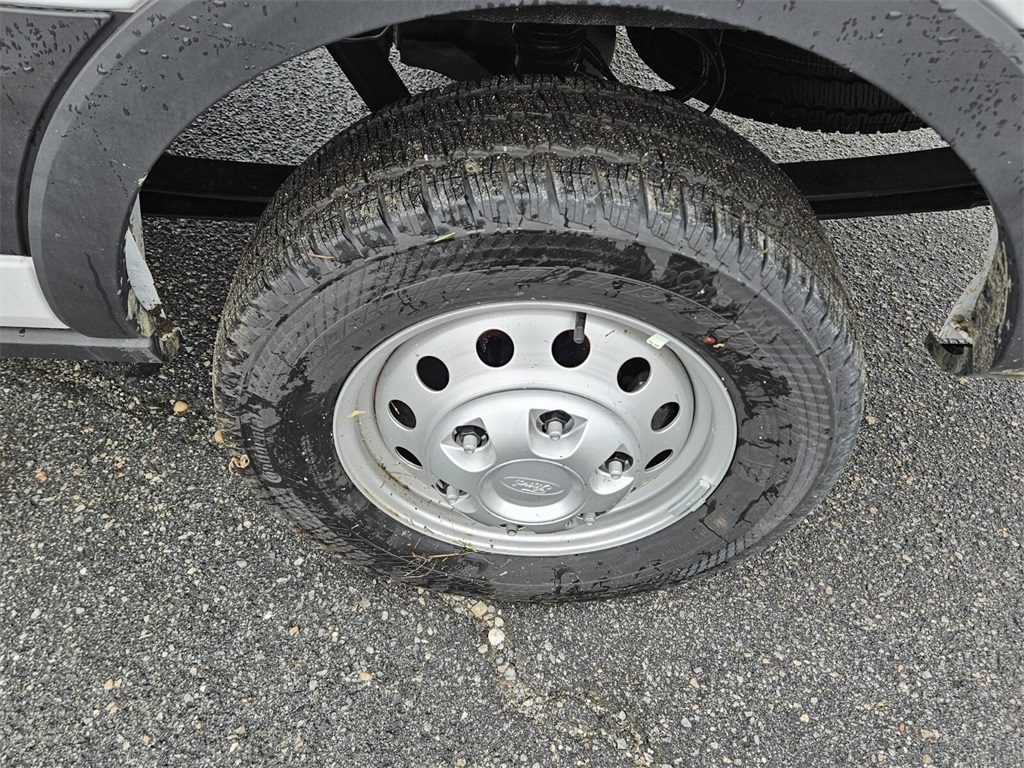 Vehicle image 8 of 29