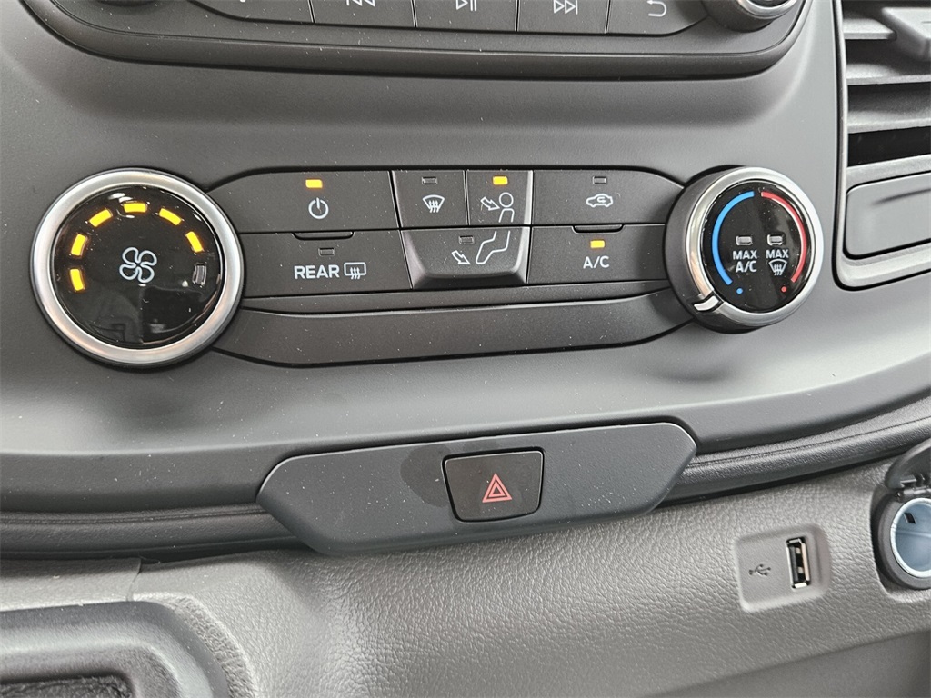 Vehicle image 27 of 29