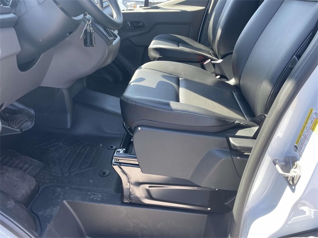 Vehicle image 17 of 31