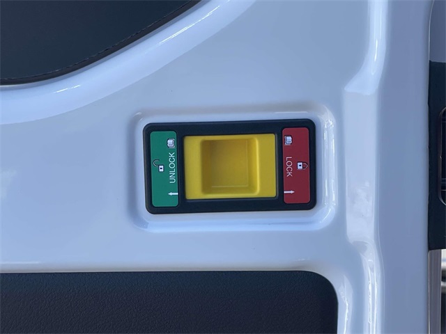 Vehicle image 14 of 31