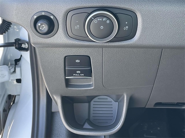 Vehicle image 21 of 31