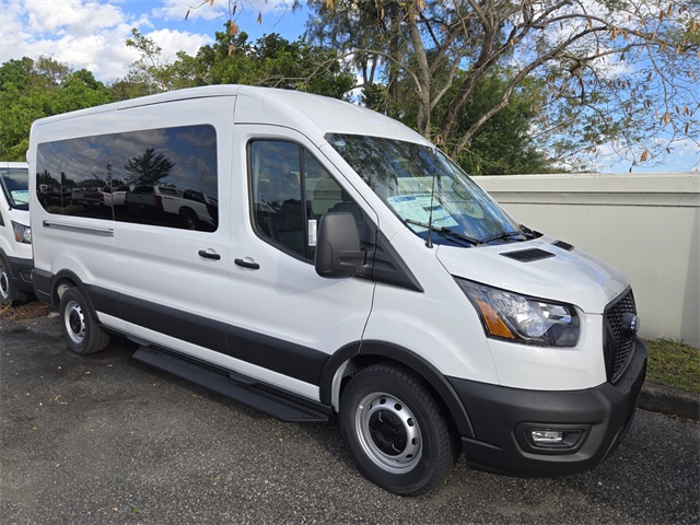 Vehicle image 4 of 10