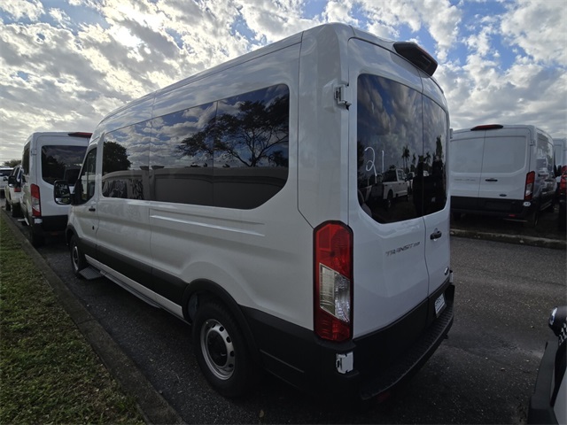 Vehicle image 6 of 10