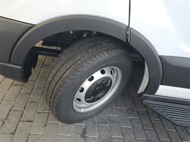 Vehicle image 7 of 14