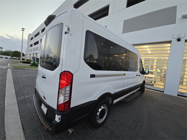 Vehicle image 4 of 14