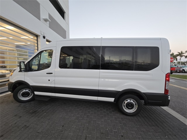 Vehicle image 5 of 14