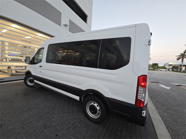 Vehicle image 6 of 14