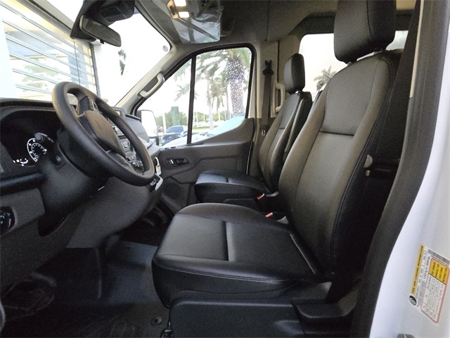 Vehicle image 8 of 14