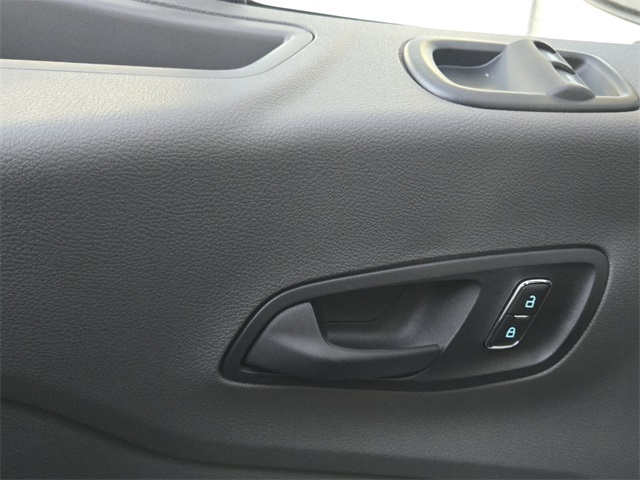 Vehicle image 11 of 14