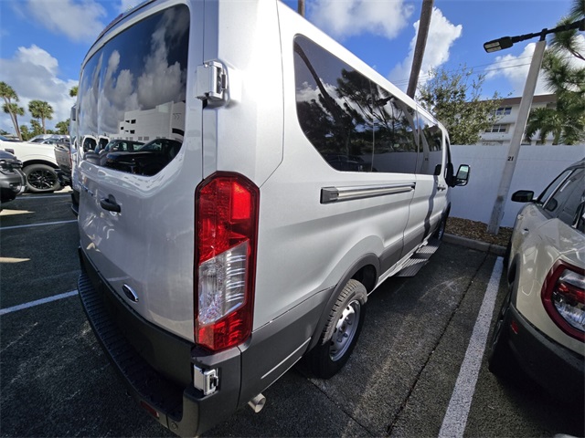 Vehicle image 5 of 12