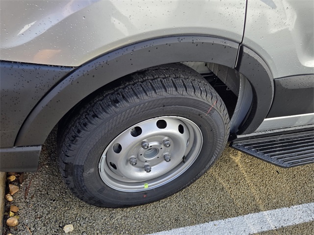 Vehicle image 7 of 12