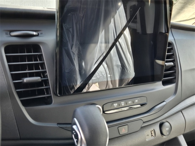 Vehicle image 11 of 12
