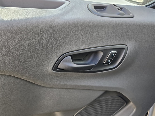 Vehicle image 8 of 12