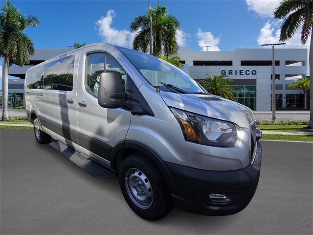 Vehicle image 4 of 12