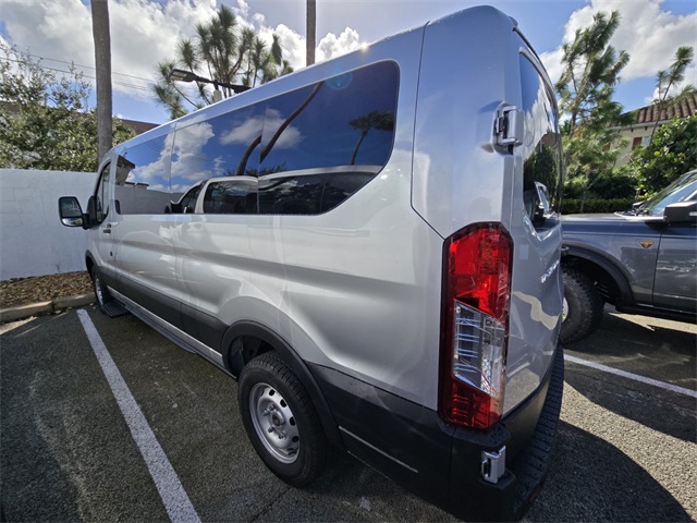 Vehicle image 6 of 12