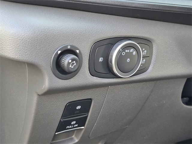 Vehicle image 9 of 12