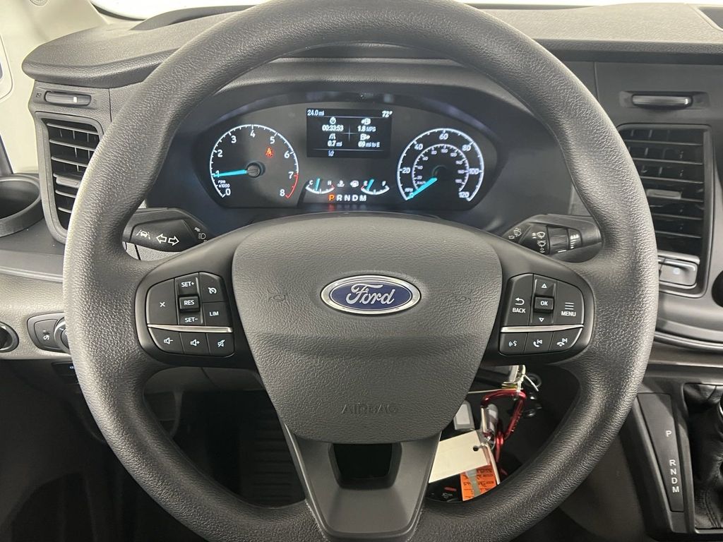 Vehicle image 21 of 27